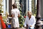 Amsterdam 11 augustus 2007
Matthijs v Nieuwkerk met zijn vrouw Karin v Nieuwkerk en dochter Jet v Nieuwkerk voor zijn huis in het zonnetje met zijn krantje.