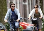 Amsterdam 10 augustus 2007
Menno Buch met zijn vrouw op de fiets in Amsterdam.