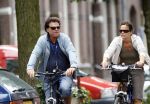 Amsterdam 10 augustus 2007
Menno Buch met zijn vrouw op de fiets in Amsterdam.