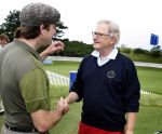 Zandvoort 18 augustus 2007
Pieter v Vollenhoven speelt mee met een charity wedstrijd van de klm open golf een week nadat bij hemin het ziekenhuis stuk huid verwijderd is. Pieter met Beau v Erven Dorens