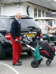 Zandvoort 18 augustus 2007
Pieter v Vollenhoven speelt mee met een charity wedstrijd van de klm open golf een week nadat bij hemin het ziekenhuis stuk huid verwijderd is.