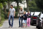 Muiderberg 20 augustus 2007
Richard Krajicek en Daphne Deckers brengen hun kinderen alec en Emma naar school. Vandaag begon het nieuwe schooljaar.