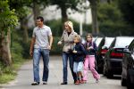 Muiderberg 20 augustus 2007
Richard Krajicek en Daphne Deckers brengen hun kinderen alec en Emma naar school. Vandaag begon het nieuwe schooljaar.