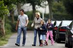 Muiderberg 20 augustus 2007
Richard Krajicek en Daphne Deckers brengen hun kinderen alec en Emma naar school. Vandaag begon het nieuwe schooljaar.