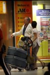 Schiphol 15 augustus 2007
Rob de Nijs en zijn vriendin Henriette komen terug van vakantie in Spanje.