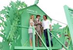 Scheveningen 21 augustus 2007
Ron Link en Chantal janzen openen Tarzan boomhut op de boulevard bij scheveningen.