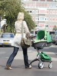 Amsterdam 20 augustus 2007
Tooske Breugem Ragas achter de kinderwagen.