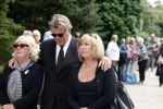 Amsterdam 23 augustus  2007
Begrafenis Jos Brink in Carre de Duif en de Oosterbegraafplaats. Willeke Alberti met Jeroen Krabbe en zijn vrouw Herma