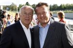 Hilversum 17 augustus 2007
Presentatie straatnamen Willem Duys Willem v Kooten en Mies Bouwman op het mediapark. Willem v Kooten met zijn zoon Jeroen