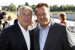 Hilversum 17 augustus 2007
Presentatie straatnamen Willem Duys Willem v Kooten en Mies Bouwman op het mediapark. Willem v Kooten met zijn zoon Jeroen