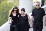 Ibiza 4 september 2007
Xavier Cabau, de vader van Yolanthe Cabau v Kasbergen wordt begraven. Jan Smit ondersteund haar. Moeder Yolanthe met man en dochter