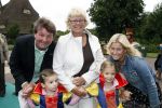 Kaatsheuvel 2 augustus 2009
Premiere show in de efteling. Albert West met vrouw dochter en kleinkind
Peter Smulders bv
