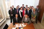 Amsterdam, 26 Augus 2009
Kontraktondertekening voor verkoop Holkema Group