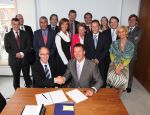 Amsterdam, 26 Augus 2009
Kontraktondertekening voor verkoop Holkema Group