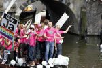 Amsterdam 1 augustus 2009
Boris v d Ham van D66 op boot tijdens gay pride.
Pteer Smulders bv