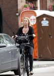 Amsterdam 21 augustus 2009
Bridget Maasland op de fiets.
Peter Smulders bv