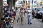 Amsterdam 14 augustus 2009
hans en Connie Breukhoven komen in een bentley cabrio aanrijden bij restaurant Oceania om daar samen te gaan eten nadat ze gescheiden zijn.
Peter Smulders bv
