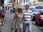 Amsterdam 14 augustus 2009
hans en Connie Breukhoven komen in een bentley cabrio aanrijden bij restaurant Oceania om daar samen te gaan eten nadat ze gescheiden zijn.
Peter Smulders bv