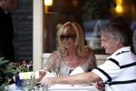 Amsterdam 14 augustus 2009
hans en Connie Breukhoven komen in een bentley cabrio aanrijden bij restaurant Oceania om daar samen te gaan eten nadat ze gescheiden zijn.
Peter Smulders bv