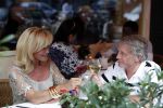 Amsterdam 14 augustus 2009
hans en Connie Breukhoven komen in een bentley cabrio aanrijden bij restaurant Oceania om daar samen te gaan eten nadat ze gescheiden zijn.
Peter Smulders bv