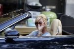 Amsterdam 14 augustus 2009
Connie Breukhoven aan het winkelen op de cornelis schuytstraat . Ze is met haar bentley cabrio.
Peter Smulders bv