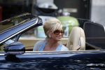 Amsterdam 14 augustus 2009
Connie Breukhoven aan het winkelen op de cornelis schuytstraat . Ze is met haar bentley cabrio.
Peter Smulders bv