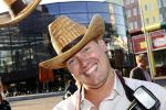 Amsterdam 17 augustus 2009
Premiere Hannah Montana in pathe arena. Dennis v tellingen met hoed
Peter Smulders bv