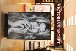 New York 12 september 2009
Doutzen Kroes op de foto in de victoria secret winkel op 
vliegveld JFK
Peter Smulders bv