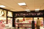 New York 12 september 2009
Doutzen Kroes op de foto in de victoria secret winkel op 
vliegveld JFK
Peter Smulders bv