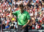 Rotterdam, 20 September 2009
Kompetitiewedstrijd Feyenoord-PSV, eindstand 1-3 Seizoen 2009/2010
Eric Braamhaar toont gele kaart