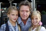 Amsterdam 17 augustus 2009
Premiere Hannah Montana in pathe arena. Erik de Zwart met dochters
Peter Smulders bv