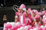 Amsterdam 1 augustus 2009
Gay pride op de amsterdamse grachten. Gordon als roze sinterklaas
Peter Smulders bv