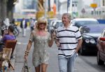 Amsterdam 14 augustus 2009
hans en Connie Breukhoven komen in een bentley cabrio aanrijden bij restaurant Oceania om daar samen te gaan eten nadat ze gescheiden zijn.
Peter Smulders bv
