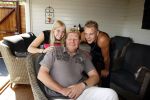 Westerland 22 augustus 2009
Hans Oldersma en zijn kinderen Maikel en Melissa. Hans was de man van dolly dot Ria Brieffies.
Peter Smulders bv