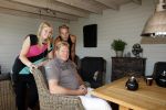 Westerland 22 augustus 2009
Hans Oldersma en zijn kinderen Maikel en Melissa. Hans was de man van dolly dot Ria Brieffies.
Peter Smulders bv