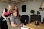 Westerland 22 augustus 2009
Hans Oldersma en zijn kinderen Maikel en Melissa. Hans was de man van dolly dot Ria Brieffies.
Peter Smulders bv