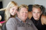 Westerland 22 augustus 2009
Hans Oldersma en zijn kinderen Maikel en Melissa. Hans was de man van dolly dot Ria Brieffies.
Peter Smulders bv