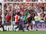 Rotterdam, 20 September 2009
Kompetitiewedstrijd Feyenoord-PSV, eindstand 1-3 Seizoen 2009/2010
Jon Dahl Tomasson wordt vastgehouden door Otman Bakkal