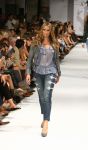 Amsterdam, 7 September 2009
Modeshow van Raak
Lieke v Lexmond als mannequin
Foto Peter Smulders BV