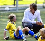 Blaricum 19 september 2009
Marco gaat samen met zijn zoon Luca naar het voetballen en leeft ontzettend mee met hem tijdens de wedstrijd. Luca scoort 3 doelpunten.
Peter Smulders bv