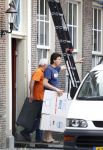 Monnickendam 21 augustus 2009
Marc Klein Essink  bij zijn nieuwe huis. De verhuiswagen staat voor de deur.
Peter Smulders bv