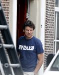 Monnickendam 21 augustus 2009
Marc Klein Essink  bij zijn nieuwe huis. De verhuiswagen staat voor de deur.
Peter Smulders bv