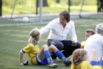 Blaricum 19 september 2009
Marco gaat samen met zijn zoon Luca naar het voetballen en leeft ontzettend mee met hem tijdens de wedstrijd. Luca scoort 3 doelpunten.
Peter Smulders bv