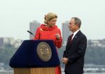 New York 8 september 2009
Prins Willem Alexander Prinses Maxima Michael Bloomberg (Burgemeester NY) en Hillary Clinton op vliegdekschip Intrepid. Welkomst ceremonieel van NYC 400.
Peter Smulders bv