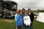 Omgeving Giethoorn 12 augustus 2009
Rene Froger met Natasja Didier Maxim en Danny op de camping. Ook kleindochter Charlie is aanwezig.
Peter Smulders bv