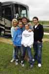 Omgeving Giethoorn 12 augustus 2009
Rene Froger met Natasja Didier Maxim en Danny op de camping. Ook kleindochter Charlie is aanwezig.
Peter Smulders bv