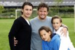 Omgeving Giethoorn 12 augustus 2009
Rene Froger met Natasja Didier Maxim en Danny op de camping. Ook kleindochter Charlie is aanwezig.
Peter Smulders bv