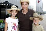 Amsterdam 17 augustus 2009
Premiere Hannah Montana in pathe arena. Richard Krajicek met zoon Alec en dochter Emma en een vriendinnetje
Peter Smulders bv