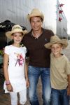 Amsterdam 17 augustus 2009
Premiere Hannah Montana in pathe arena. Richard Krajicek met zoon Alec en dochter Emma en een vriendinnetje
Peter Smulders bv