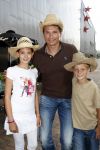 Amsterdam 17 augustus 2009
Premiere Hannah Montana in pathe arena. Richard Krajicek met zoon Alec en dochter Emma en een vriendinnetje
Peter Smulders bv